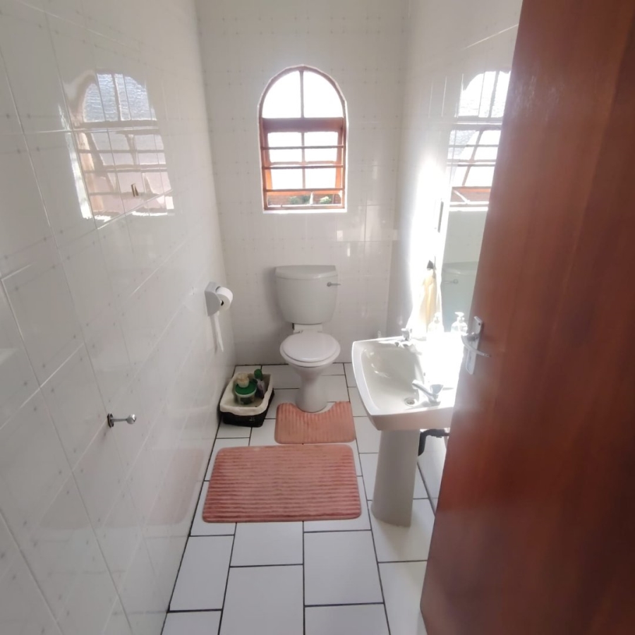 6 Bedroom Property for Sale in Baysville Eastern Cape